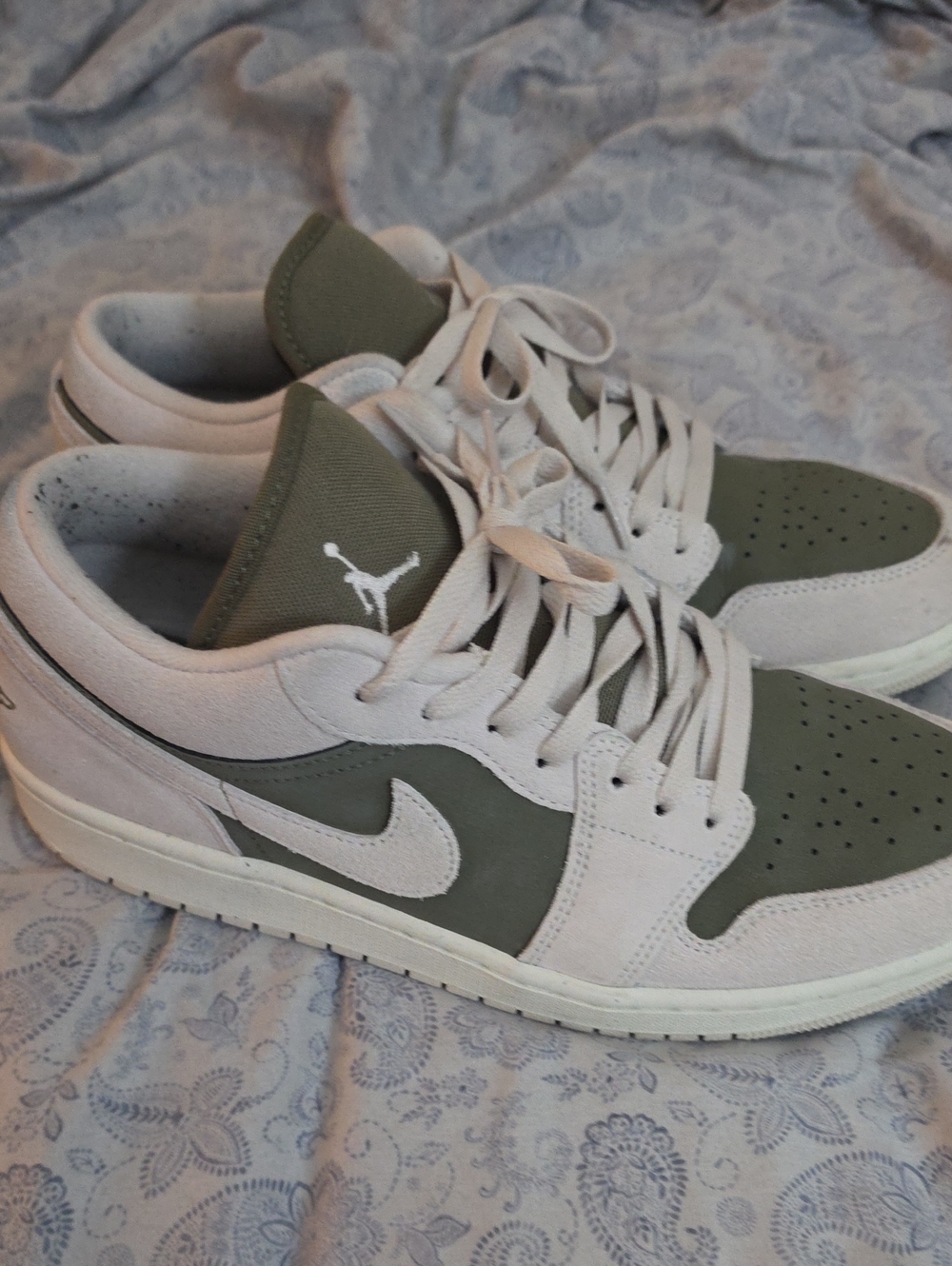 Jordan Low-Top Sneakers in Olive Green and Cream